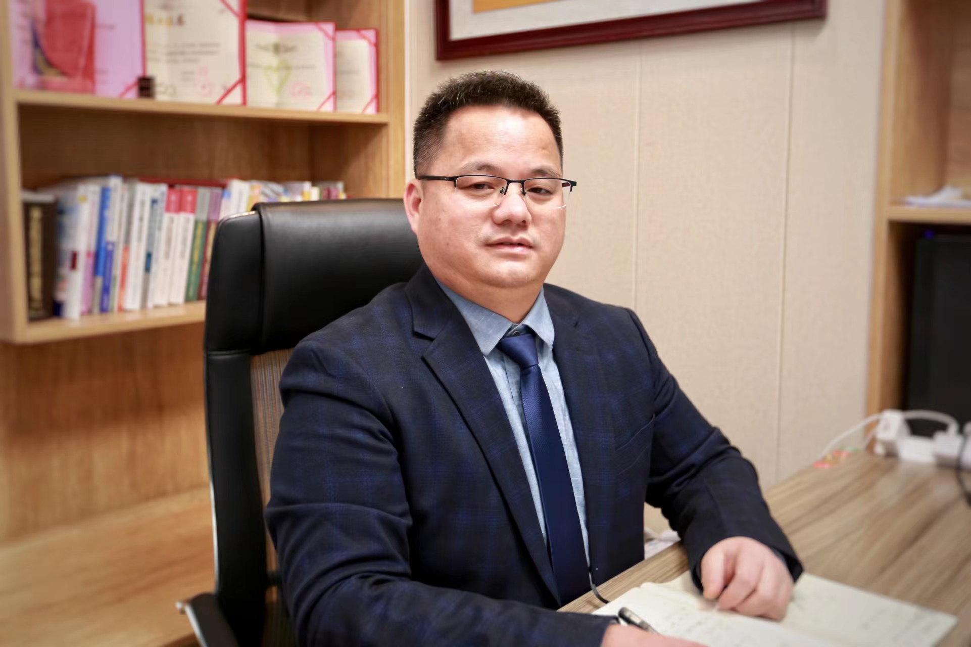邱文峰律师工作照